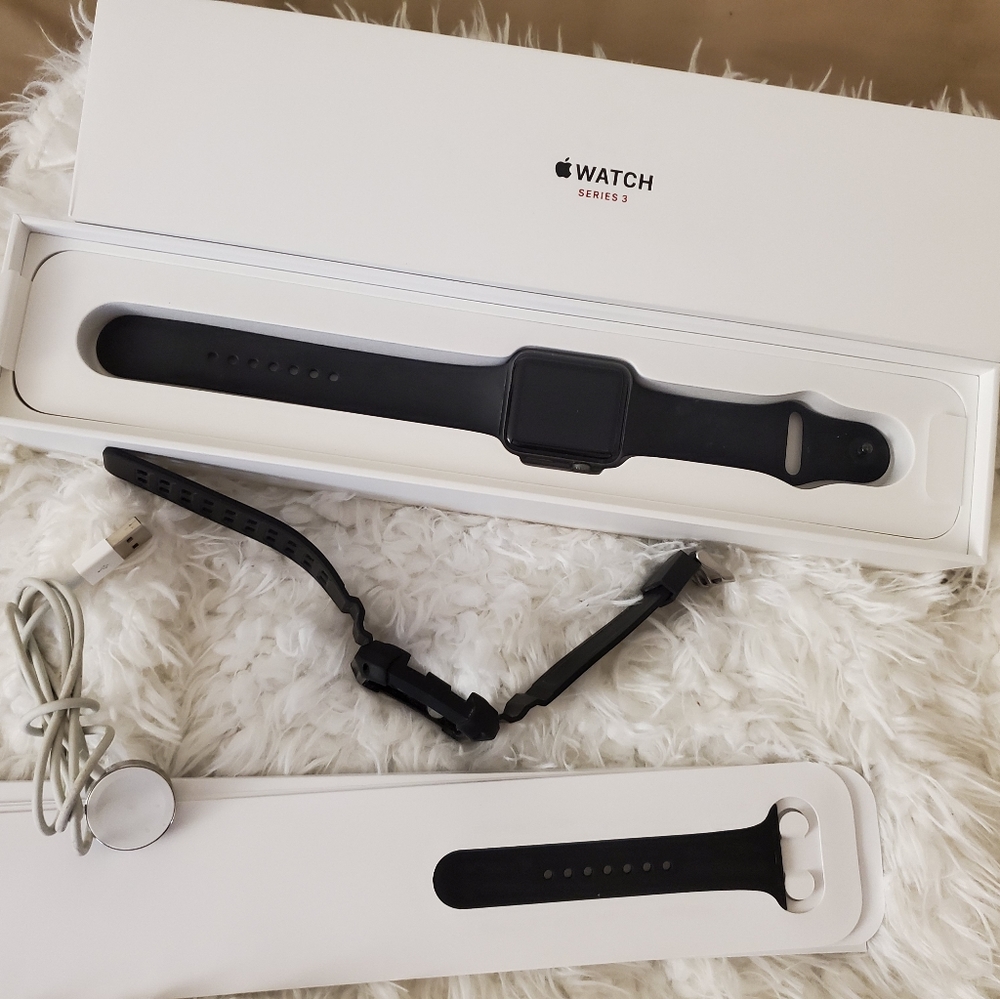 🛑SOLD🛑Apple Watch Series 3 - Picture 6 of 9